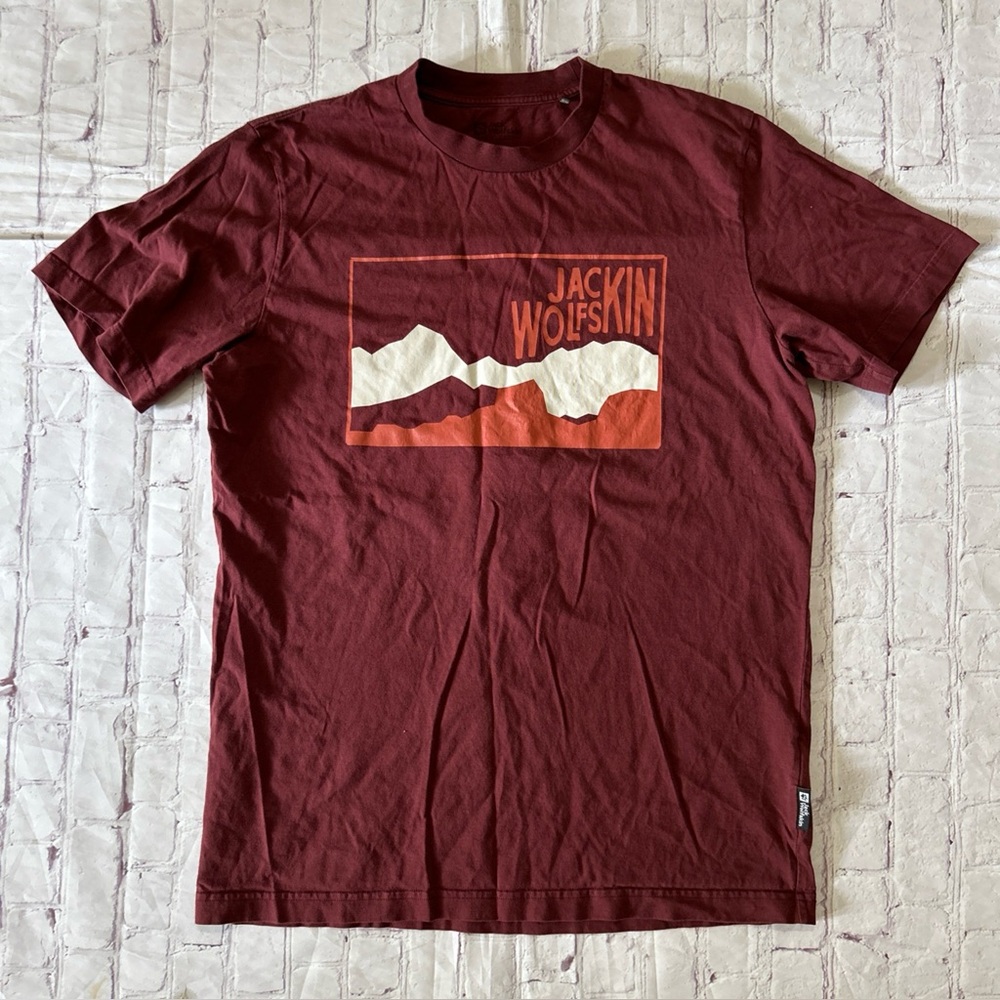 Jack Wolfskin Men's Organic Cotton Short Sleeve graphic T-Shirt Bergundy Medium